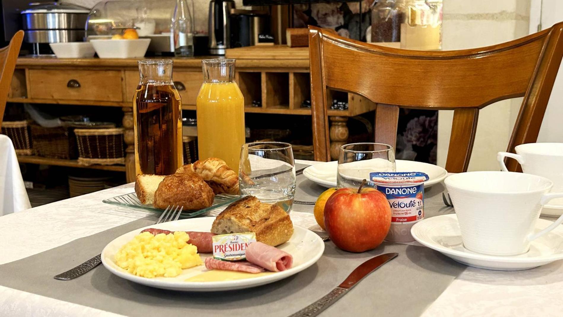 Logis Auberge Le Colombien - Hotel Et Restaurant Villandry Eksteriør billede