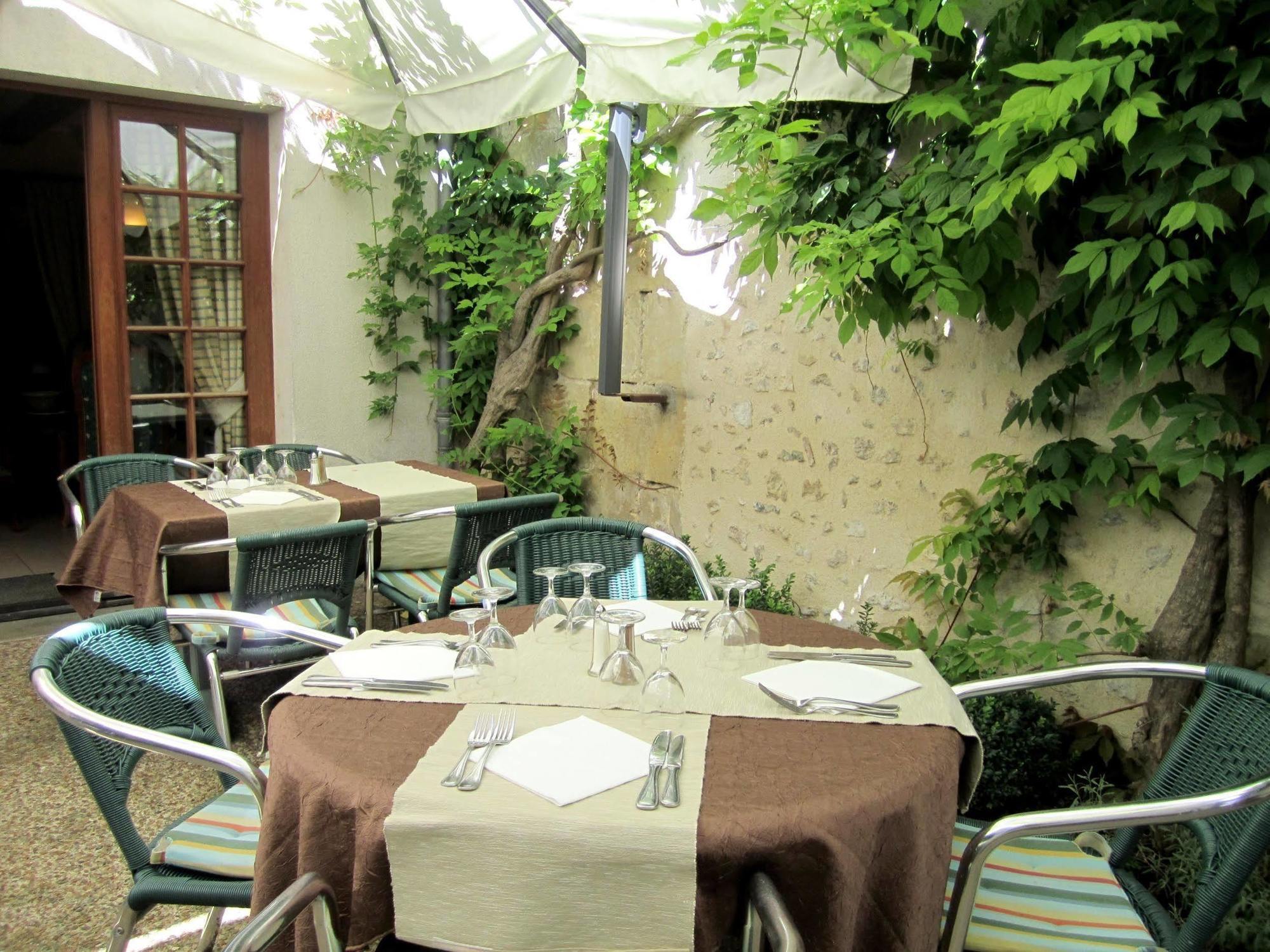 Logis Auberge Le Colombien - Hotel Et Restaurant Villandry Eksteriør billede