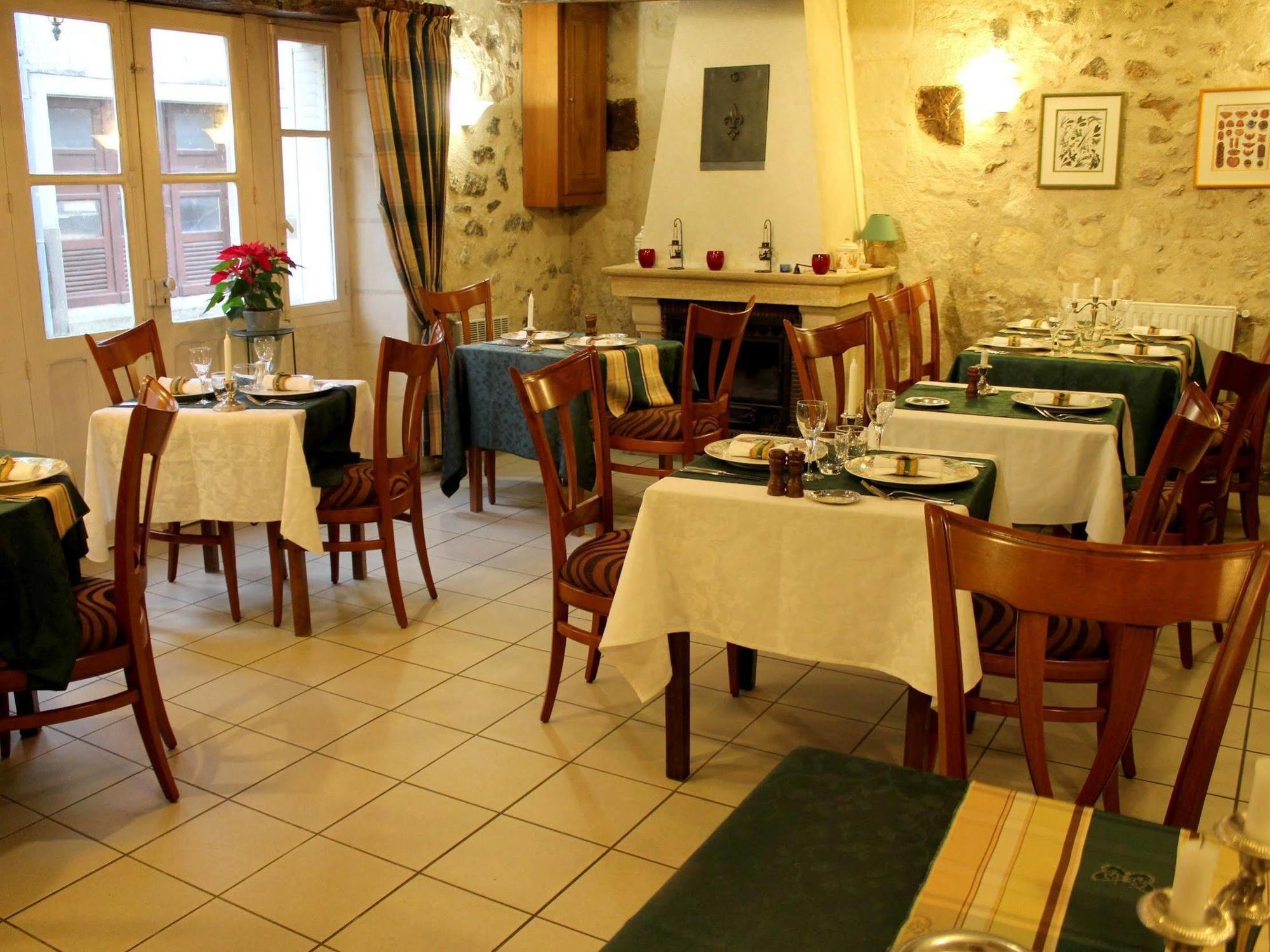 Logis Auberge Le Colombien - Hotel Et Restaurant Villandry Eksteriør billede