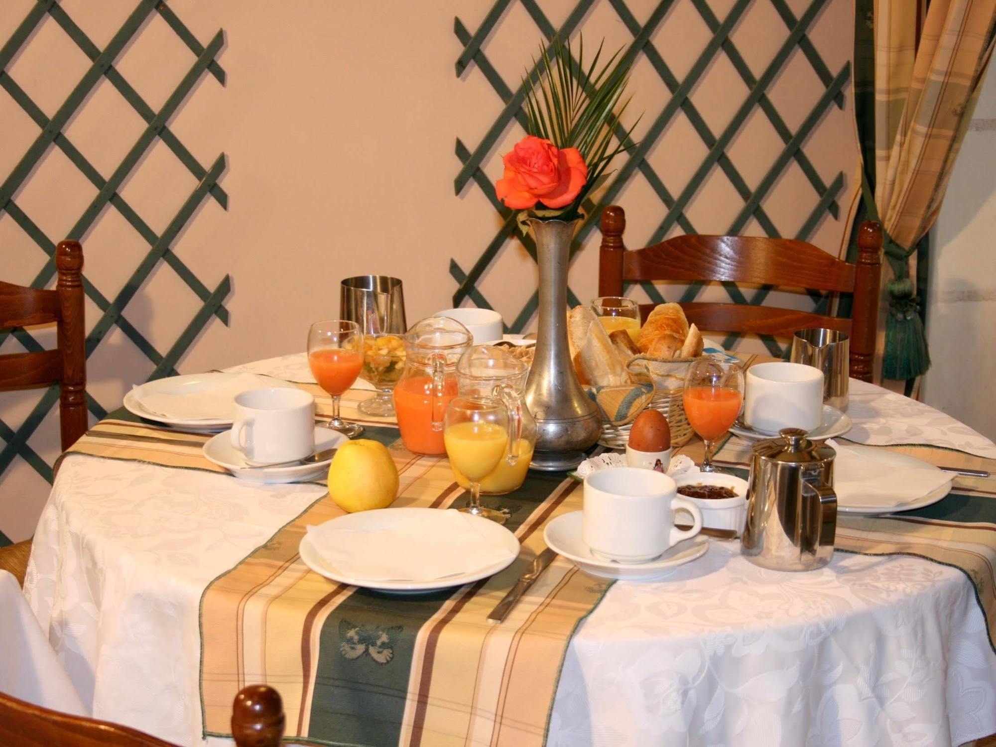 Logis Auberge Le Colombien - Hotel Et Restaurant Villandry Eksteriør billede